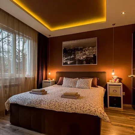 En | Modern, Secure & Central 1-bdr Apart. Apartment